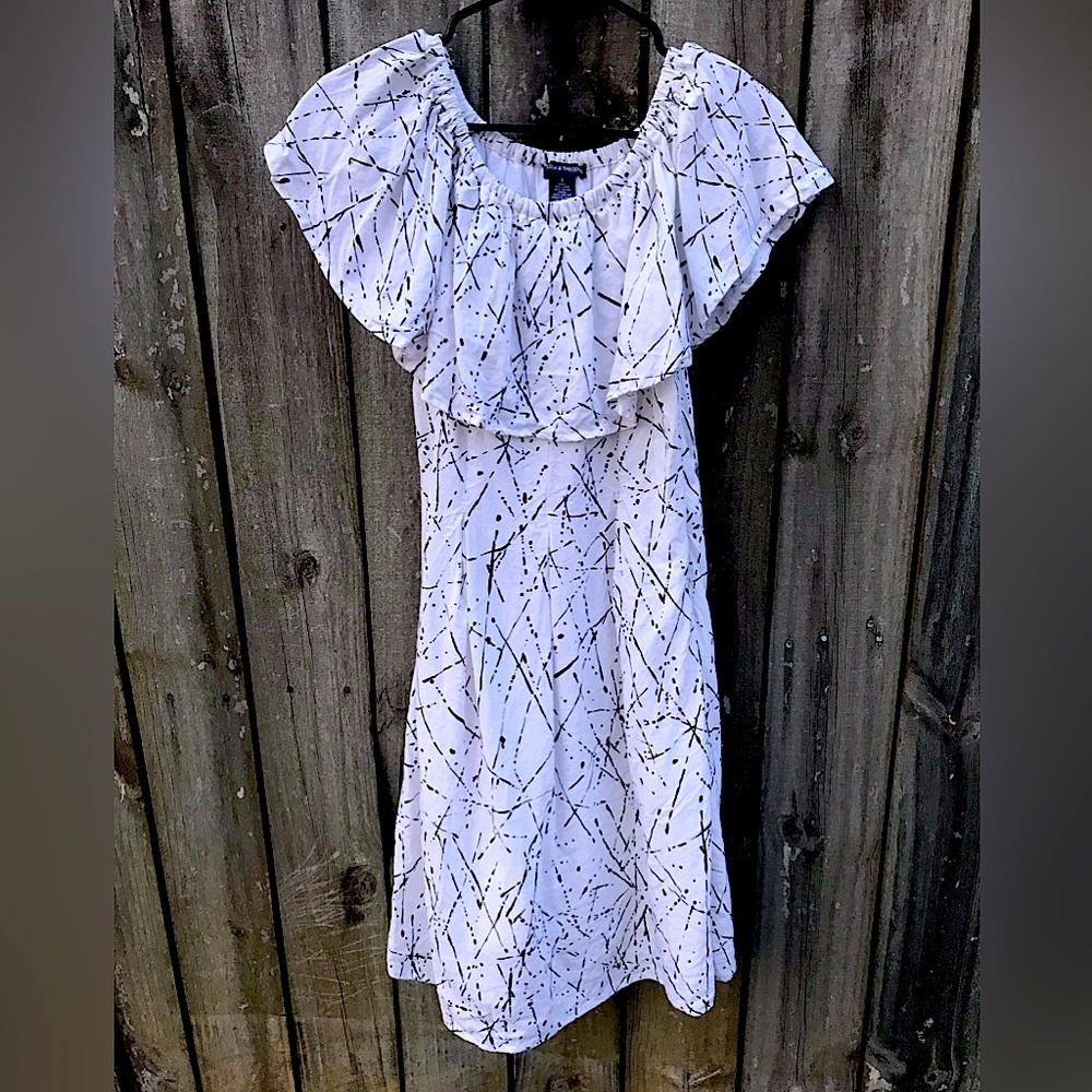 Chelsea & Theodore Black & White Abstract Off the Shoulder Short Dress, Small